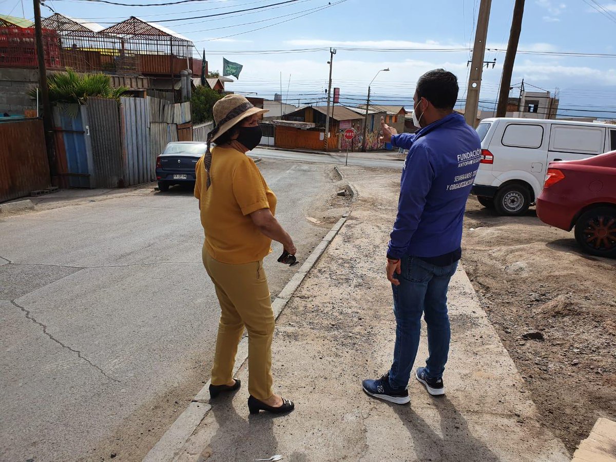 Otra jornada en terreno por nuestra campaña denuncia de espacios públicos. 
La comunidad de #Antofagasta necesita urgente se reparen sus veredas y calles. El peligro de accidentes es altísimo, hacemos un llamado a la autoridad para que se haga cargo de esto.