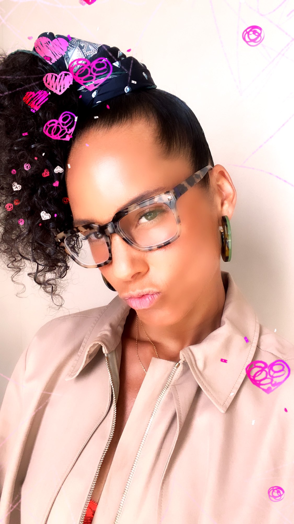 Alicia Keys on Twitter: "A lot of people say I give the best friend advice!  So, I'm trying something new this week! I'll be streaming on my new twitch  channel Wed 11/18 @