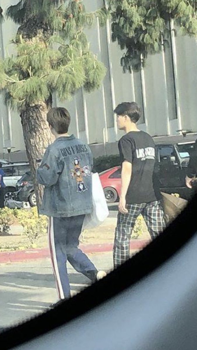 taelrs's tweet photo. taeil bring the checkered pants back plz <3 https://t.co/4JkkFl6gT1