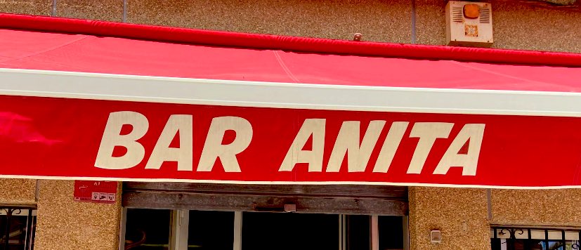 holi, vengo a deciros que mi mami tiene un bar donde se almuerza muy bien y hacen unos cafés muy ricos. Esta un poco escondido, está detrás del polideportivo de Carrús. Me haríais un favor gigante si lo compartís y nos ayudáis a salir a delante. Mil gracias os queremos. Bar Anita