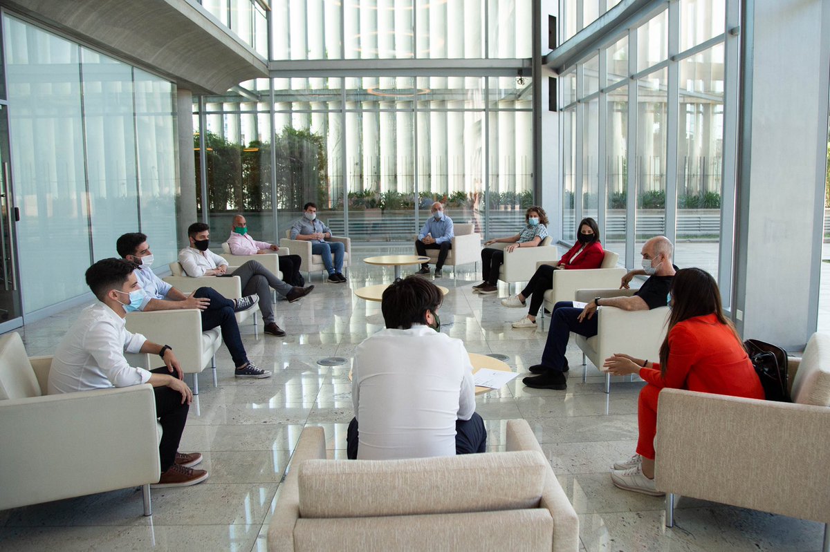 Esta tarde con @lucashportela nos juntamos con voluntarias y voluntarios de la Comuna 1. Escuchar sus experiencias es fundamental para seguir mejorando y trabajando en conjunto. Gracias por el enorme laburo que están haciendo dándole una mano a quienes más lo necesitan 💪🏻