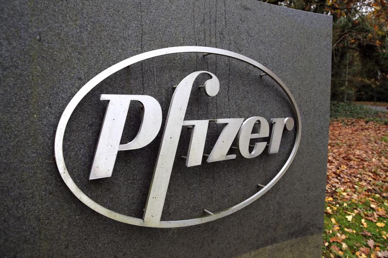 Pfizer shares drop as Moderna vaccine seen easier to distribute https://t.co/WuFPWdPtrX https://t.co/Rkxnf8B56g