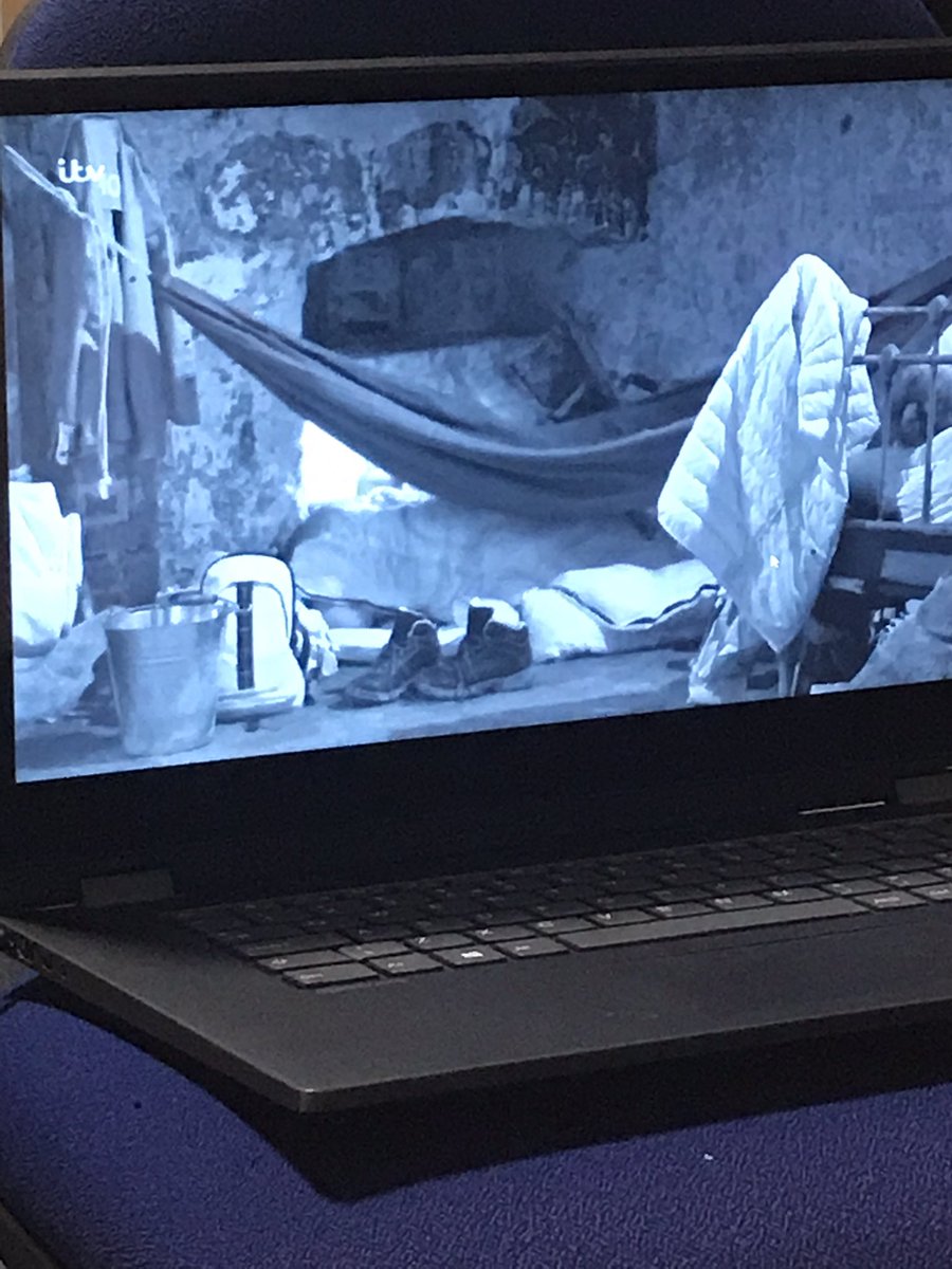 phoxyphil's tweet photo. Mo Farah: has won 4 Olympic gold medals 
Also Mo Farah: falls out of hammock and decides to sleep on the floor #ImACeleb https://t.co/5POPLu3Rer