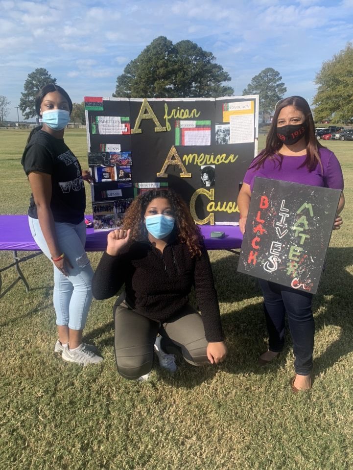 nsula_aac's tweet photo. Big thank you to everyone who visited our table this weekend at N-Side View Day! โค๏ธ๐ค๐ #NSULA #NSideView https://t.co/HTMNMDIRwc
