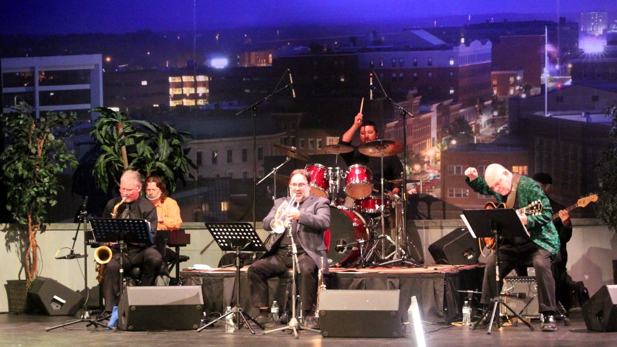 TheNiteShowME's tweet photo. This weekend: a Nite Show special presentation pulling back the curtain on the work it takes to be Maine's premiere show band with "The Nite Show Presents Brian Nadeau & The Nite Show Band" -- in our regular timeslots, statewide. #Maine #MaineMusic #LiveMusic #SupportTheArts https://t.co/fOQmCSL9lc