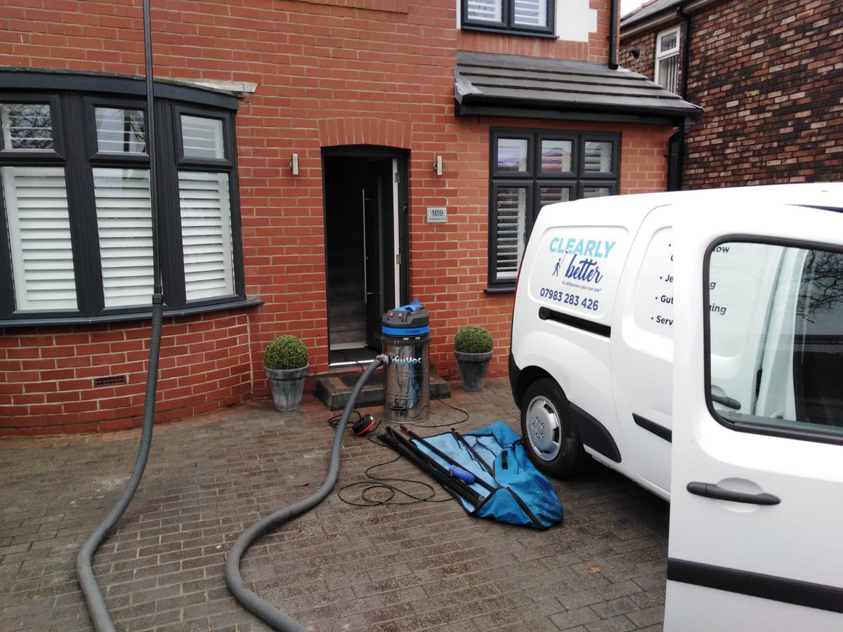 ClearlyBetter_'s tweet photo. Do you need you gutters cleaning or vacuumed? 🤷‍♂️

Look no further then @ClearlyBetter_ we use our high technology Sky Vac to clean our gutters 👍🧼

Get in contact today for a FREE quote 👍🧼🚿
#clearlybetter https://t.co/nw08F7F4TH
