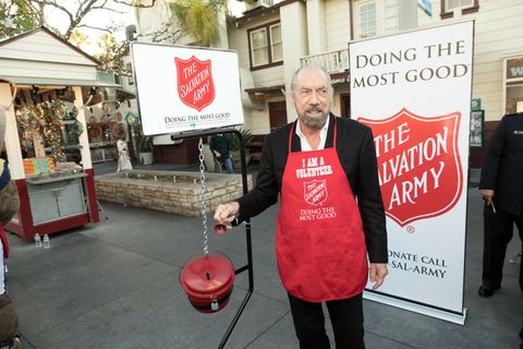 13/ John Paul DeJoria has achieved incredible success, made even more impressive by his challenging start in life. @Forbes estimates his net worth at ~$3 billion.Importantly, he has used his platform give back, winning  @Variety Philanthropist of the Year in 2017.