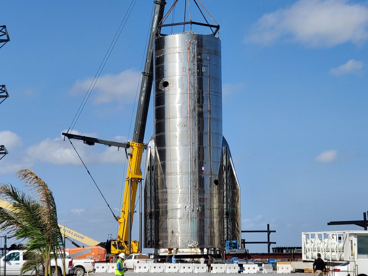 BocaChicaGal's tweet photo. Starship SN9 was rolled out of the high bay this morning. It was given a lift and set on tube stands. Legs were lowered and Starship was lifted again and set on the ground. 🤩🚀
@NASASpaceflight 

https://t.co/9sTD7p0vVz https://t.co/HUelL9w6P3