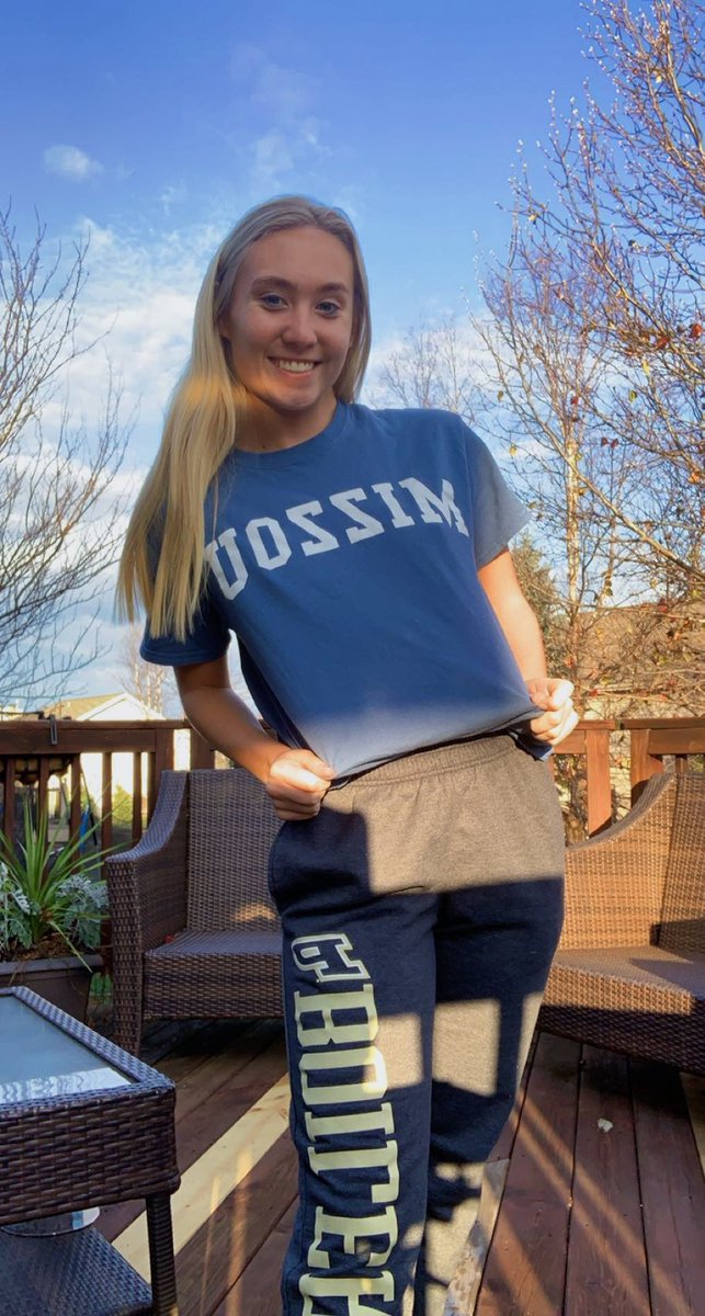 hannahstrohs's tweet image. Beginning #SpiritWeekChallenge by representing my future! I’m still undecided but my top 2 choices are @Mizzou and @LifeAtPurdue 💛🖤 #EastvsSandburg @SandburgHS @Sandburg_fanz @jltyrrell8