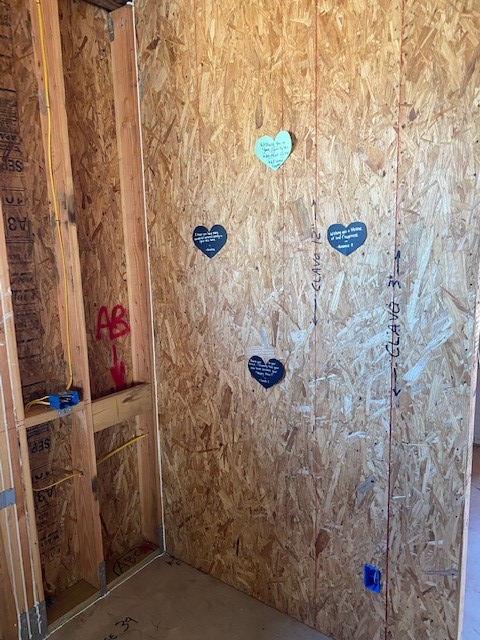 OpFINALLYHOME's tweet photo. Thank you to everyone who wrote #NotesOfLove for Marine Corps SSgt Shawn Friesen and family! Special thanks to @TilsonHomes in  @LeagueCityTX along with the  @houstonbuilders &amp; Jan Duncan for making this build possible. We’re so honored to be able to bless our heroes in this way! https://t.co/R4cefAbCcE
