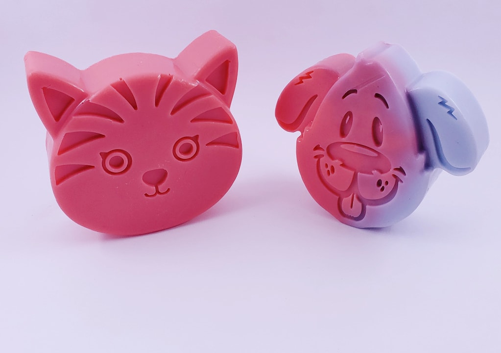 GreenValSoaps's tweet image. These cute critters can keep you clean.
You can choose a frog, monkey, penguin, elephant, cat, and dog designs. They also come in pink, blue and a mix of both. They also come in watermelon, cotton candy, and bubblegum. #soap #smallbusiness #animals