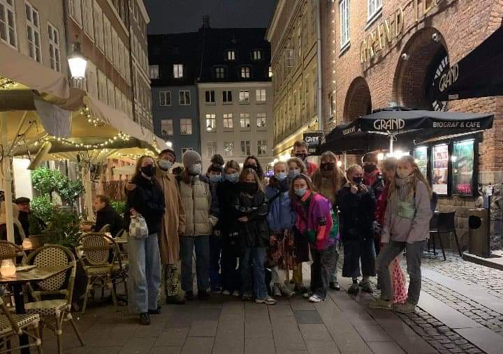 Nomislotorub's tweet photo. Kom i dag ud af biografen med kuldegysning og tårer i øjnene, da vi i @klimastrejke så filmen "I am Greta", der handler om @GretaThunberg og klimakrisen. Filmen har premiere den 26/11, jeg vil stærkt anbefale filmen, da den er ekstremt rørende, inspirerende og indformerende💚 https://t.co/0TSzvnZIo5
