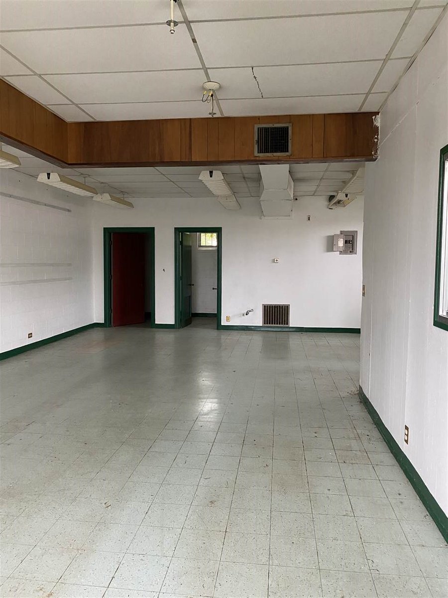 SteveRaffaelli's tweet photo. See a virtual tour of our listing on 203 Houston St #QueenCity #TX  #realestate https://t.co/fiTnH380Hl https://t.co/LbY4QVNJj8