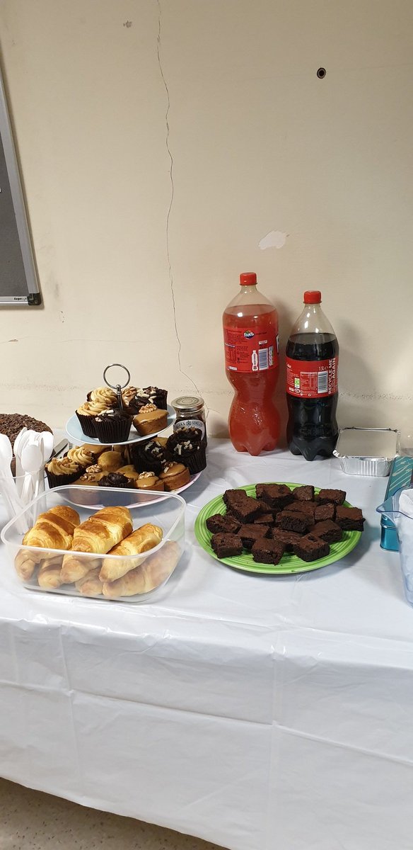 fjane_gordon's tweet photo. What a lovely thing. Afternoon tea in the staff room & a personalised present for each member of the team as a thank you from our matron Shona. So appreciated. Love our #Capelfamily #OneTeam @sashnhs https://t.co/DPq7iBRzGT