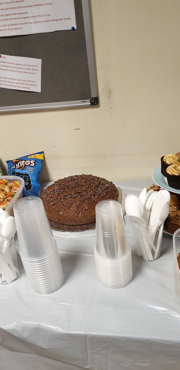 fjane_gordon's tweet photo. What a lovely thing. Afternoon tea in the staff room & a personalised present for each member of the team as a thank you from our matron Shona. So appreciated. Love our #Capelfamily #OneTeam @sashnhs https://t.co/DPq7iBRzGT