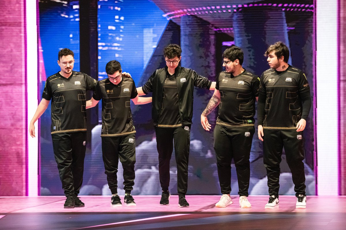 taylolxd's tweet photo. Só tenho a agradecer esses últimos dois anos e meios, me acolheram no momento que mais precisei. São muitas para agradecer mas em especialmente ao: Maestro, Shini, Envy, micaO, mills, Redbert, Luiz, Aoshi e Mortal eu amo vocês ❤️

Sobre o futuro, estou free agent, DM open. https://t.co/0vJbWBIDRp
