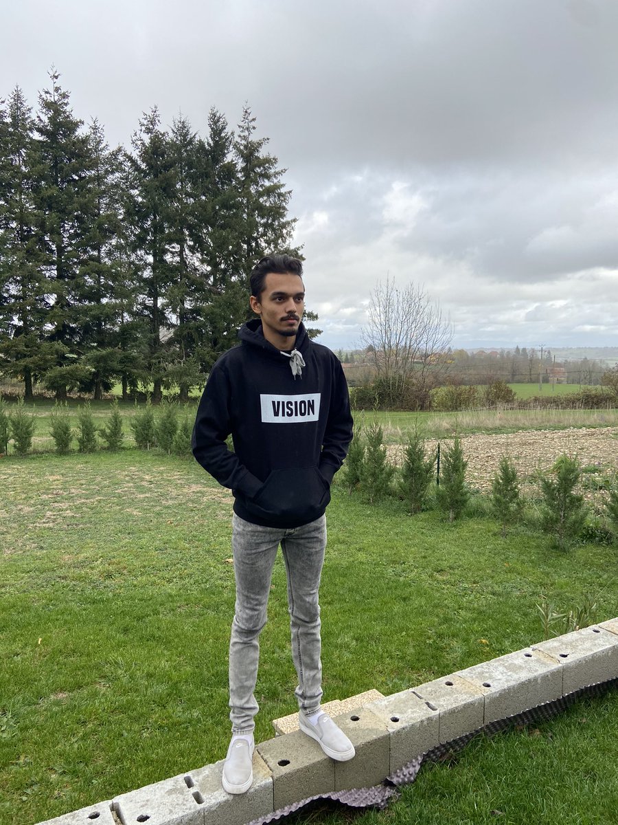 VisionOnline3's tweet photo. Je lance ma marque de vêtements ! 

Voici le tout premier exemplaire et prototype ! #boutique #shopping #BlackFriday #bonplan https://t.co/4tVPIffsiy