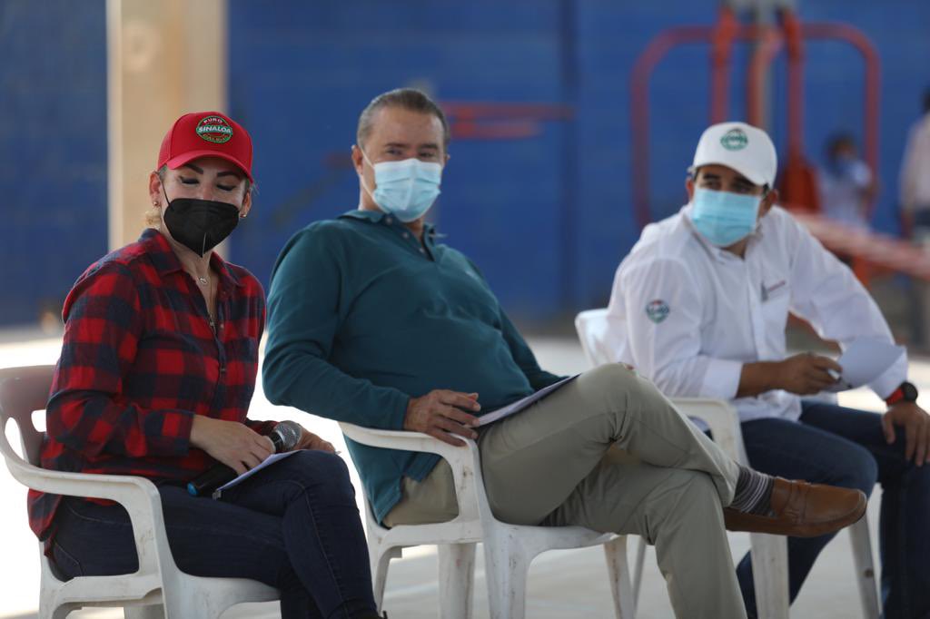 QuirinoOC's tweet photo. Hoy fui a Dautillos, en Navolato, para platicar con la gente y ver qué más puedo hacer para que tengan mejor calidad de vida y más oportunidades, sigo trabajando para ustedes como siempre #PuroSinaloa 👊🏼 https://t.co/r4Uj2JdHo1