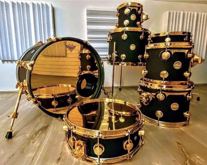 Sir_G__'s tweet photo. Not all that shines is gold... but his drums are AWESOME π₯π£π€ #drums #drumming #drummer #beginnerdrummet #drumset #customdrumset https://t.co/NGEKuYl6P4