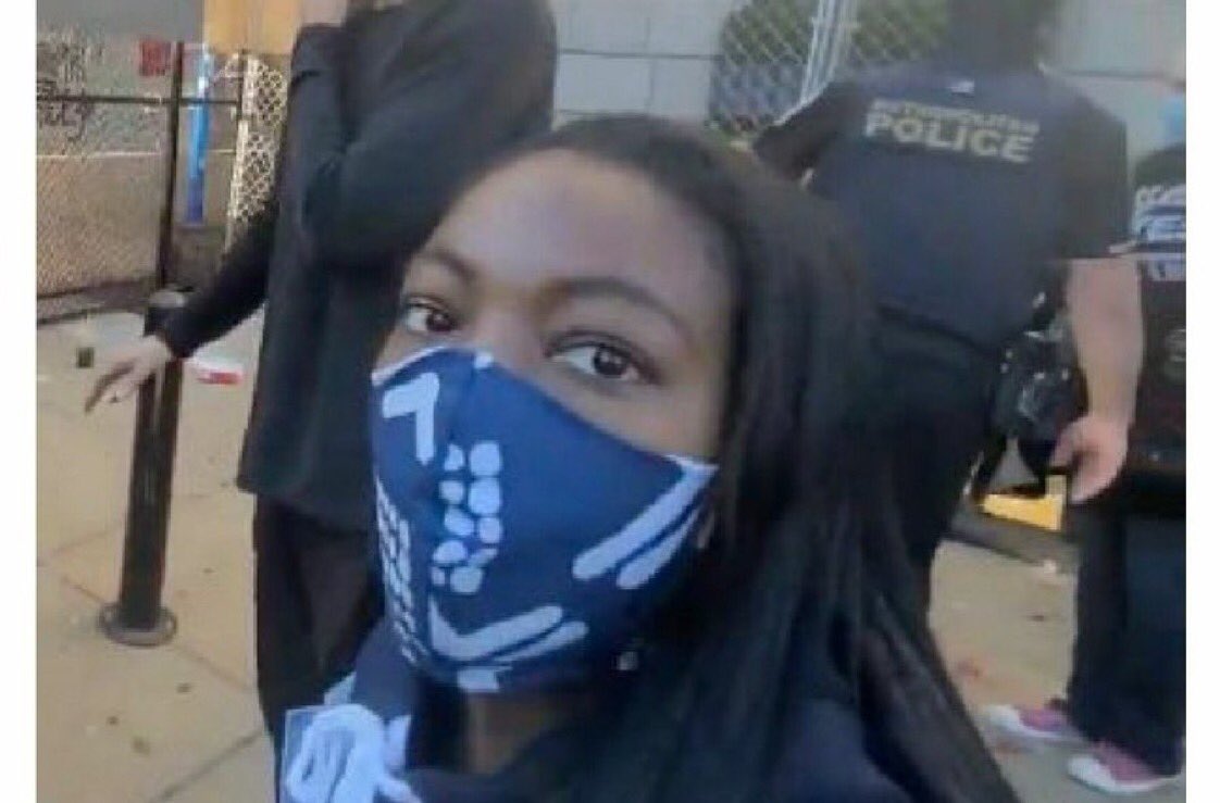 TaylerUSA's tweet photo. BREAKING: The suspect seen assaulting people at Saturday's Pro-Trump rally in D.C. is Brittany S. McAlister, a journalism student at Howard University...

Make her famous! https://t.co/Tl5XKXUZje