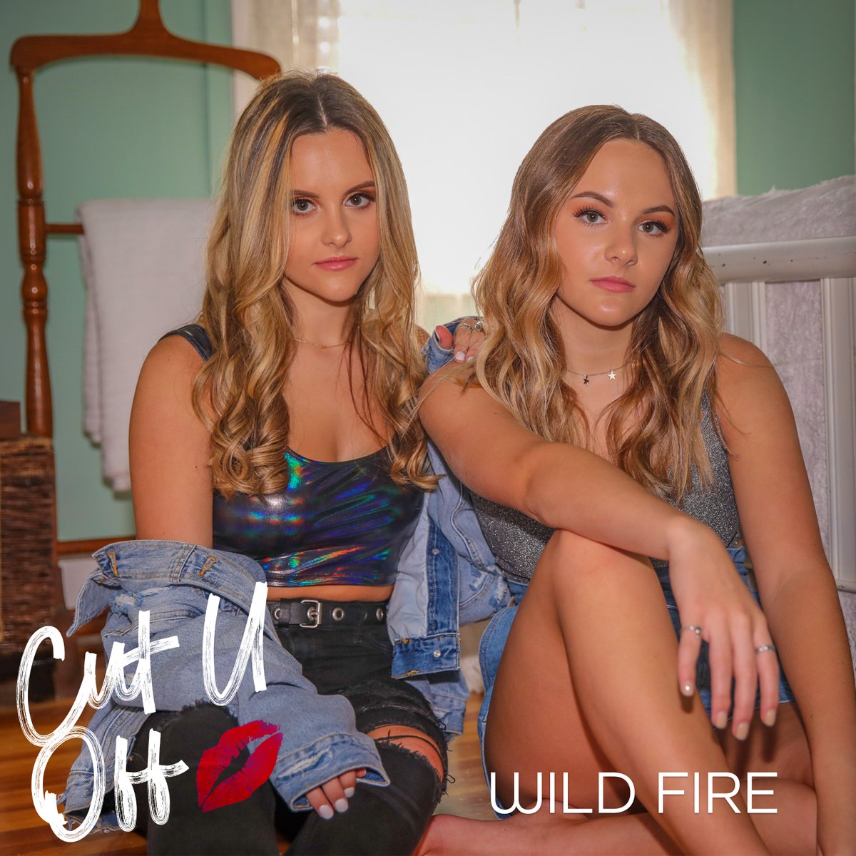 wildfiresingers's tweet photo. Let the countdown begin! Our new music video for Cut U Off will premier on @sweetyhigh this Friday, 11/20/2020 at 6AM Pacific Time! Be sure to check out their web site and socials: https://t.co/RgIFekTFwD
#sweetyhigh #wildfire #cutuoff #musicvideo https://t.co/jqUlAbdrYD
