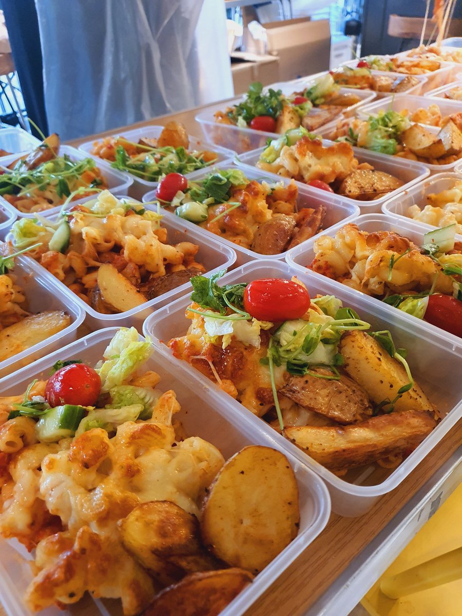BayTwenty's tweet photo. Thank you @felixprojectuk @KandCfoundation @TNLComFund and all those who continue to support Bay 20 with donations. Shout out to all the local grass root community groups who are supporting residents in North Kensington. #InItTogether #NKCommunity https://t.co/VDglVx60f9
