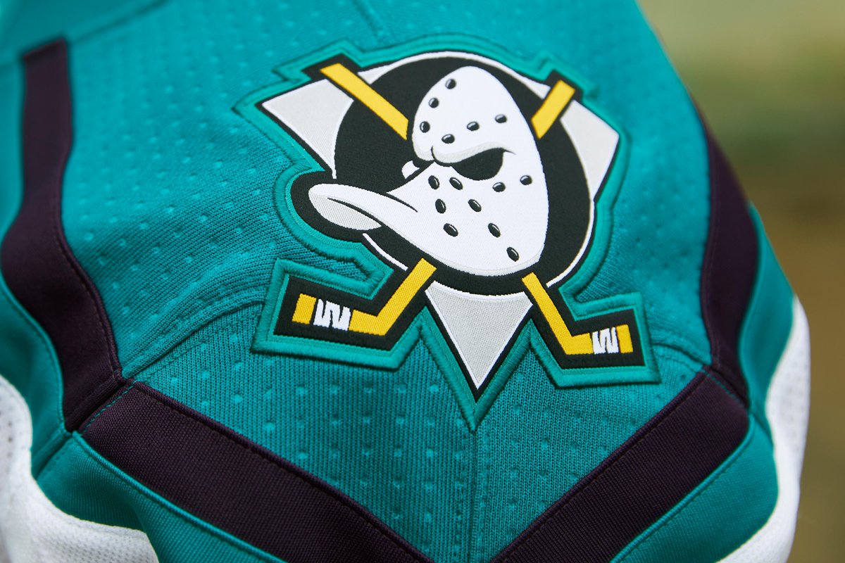 NHL's tweet photo. Quack! Quack! Quack! 

Wild Wing came to play in these @AnaheimDucks #ReverseRetro jerseys by @adidashockey. https://t.co/lLjtxoK7zi