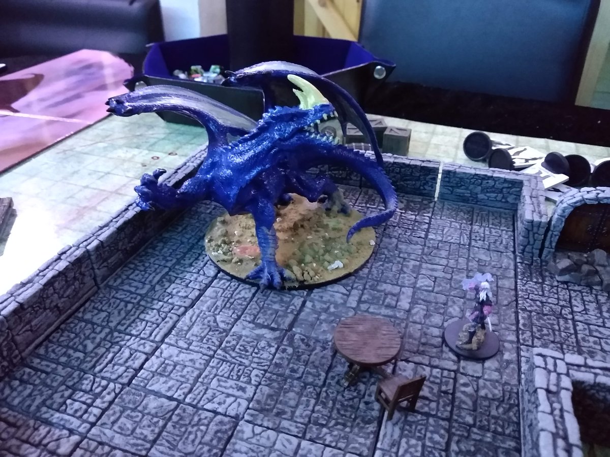Cyborgdude_'s tweet photo. In the desert ruins an ancient beast slumbers. Freshly painted and based! 🖌️ #tabletop #miniaturemonday  #DnD #dragons @wizkidsgames https://t.co/wV12O2mhIX