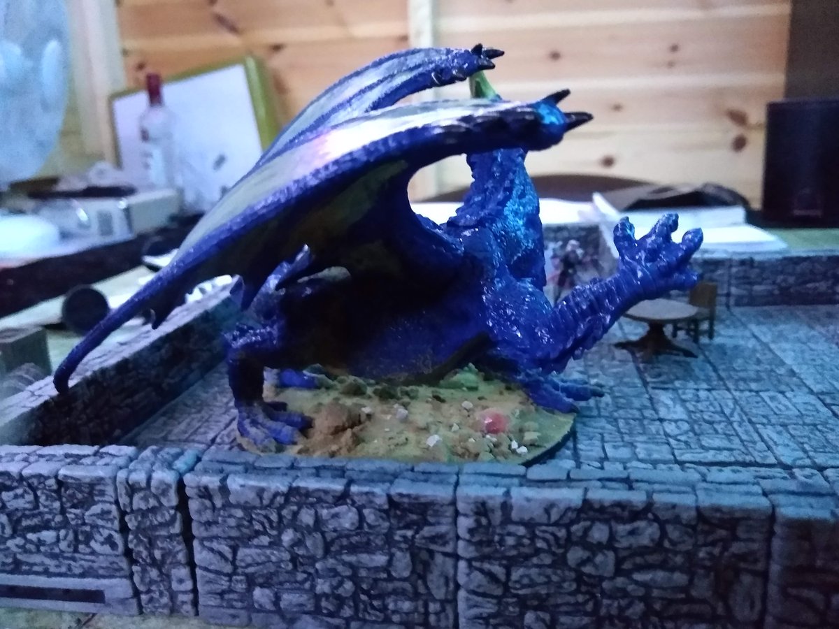 Cyborgdude_'s tweet photo. In the desert ruins an ancient beast slumbers. Freshly painted and based! 🖌️ #tabletop #miniaturemonday  #DnD #dragons @wizkidsgames https://t.co/wV12O2mhIX