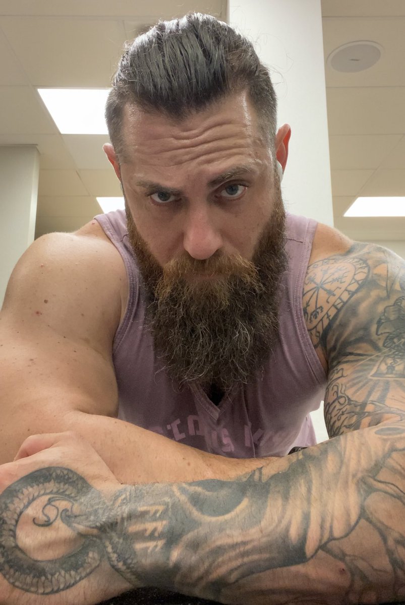 consciousmuscle's tweet photo. My face when they tell me plants don’t have protein.... https://t.co/bjMvVqv0RC