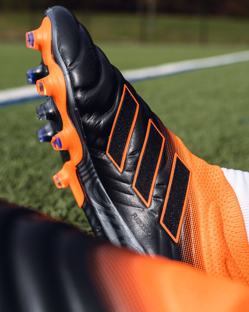 soccerdotcom's tweet photo. Fit = 🧤, touch = 👌
🔸adidas “Precision to Blur” #Copa20🔸
🛒➡️ https://t.co/sU5nqRTFtK https://t.co/srx02BtIvz
