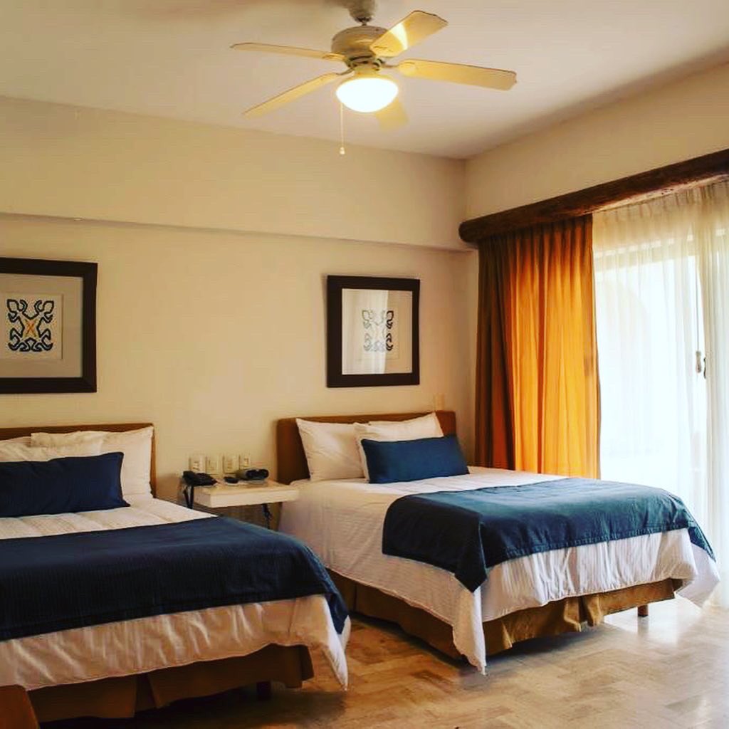 LeadingConcierg's tweet photo. Nuestro exclusivo #condoazul te ofrece una hermosa #vista al mar y albercas, espacioso y cómodo para disfrutar tus #vacaciones al máximo.
#rentasvacacionales #propertymanagement #propertyconcierge #puertovallarta #marinavallarta https://t.co/ghuVF1GULR