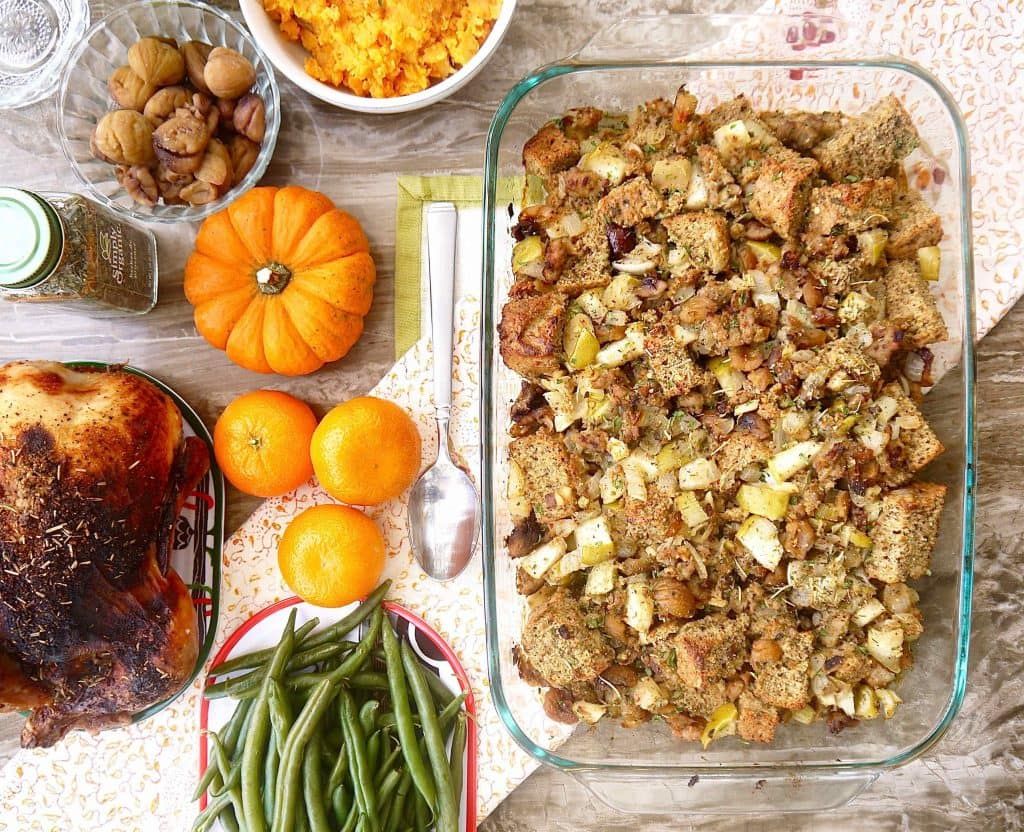 PerchanceToCook's tweet image. Sharing my favorite Paleo stuffing recipe today. It's full of cooked apples and fennel, hearty sausage, homemade grain-free herbs de provence flaxseed bread, roasted chestnuts, chicken stock and warm spices.

perchancetocook.com/paleo-sausage-…