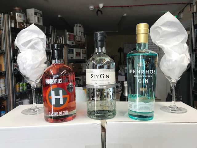 CellarMalvern's tweet photo. The Cellar is an ESSENTIAL service, we are open every Friday/Saturday 10-4, alternatively we have been delivering FREE within an 8 mile radius so: 
Check the website for stock and order. 🍾🎄🍺🍸
https://t.co/Uy5KbwARyS
07970 123808
#MalvernHillsHour https://t.co/QxvysMvbey