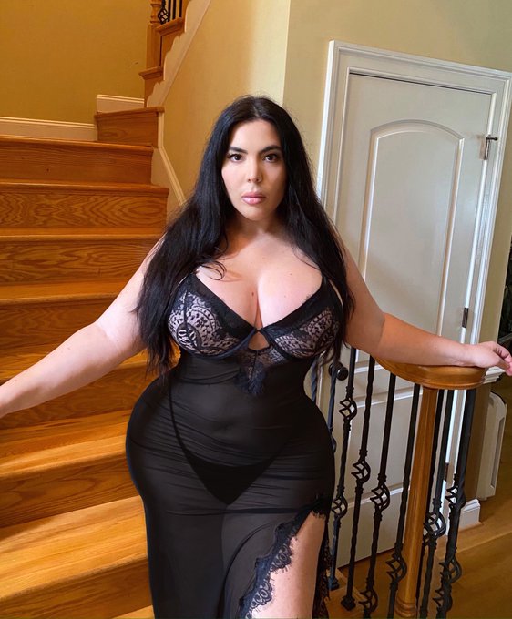 Check out that b!0 for more of me 😜🔥 it&rsquo;s worth it . https://t.co/e6AqHzZfug