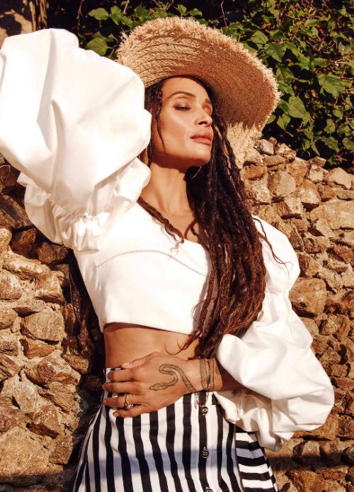 Happy birthday to one of my favorite people of all time. the goddess, lisa bonet aka lilakoi moon.  