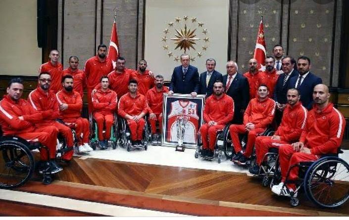 merYILM78316497's tweet photo. #sporumaENGELolma
@RTErdogan @kasapoglu @hamzayerlikaya @BEDENSELengel @haluklevent @trtspor @GalatasaraySK @Fenerbahce @Besiktas @gencliksporbak  @tbesforgtr @hidoturkoglu15 https://t.co/vRQ1X4M7l4