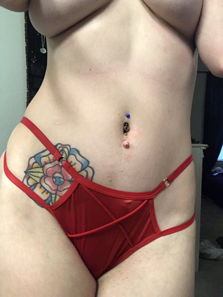 #follow my #onlyfans while it’s 50% off! Lots of juicy #nudes #findom #fetishworker