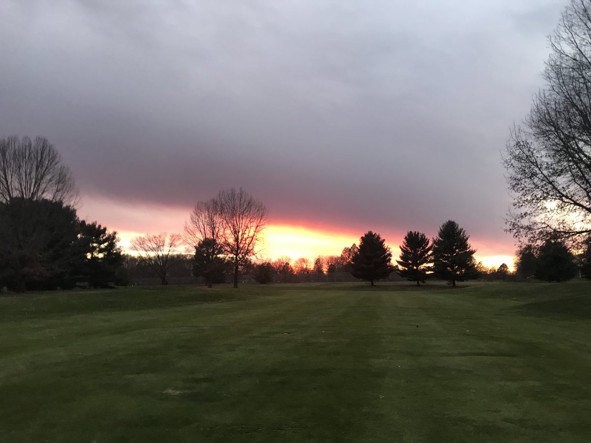 adramey's tweet photo. Sunset ⁦@TomCoomes⁩ https://t.co/nxNDVw8p7D