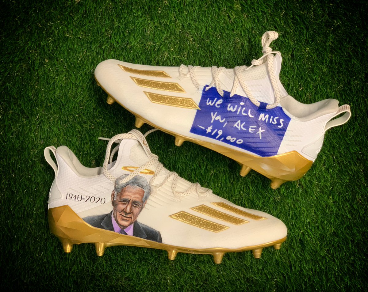 SInow's tweet photo. Adam Thielen is rocking cleats honoring Jeopardy legend Alex Trebek 🙏

(via @MACHE275) https://t.co/KWIGOMt5g0
