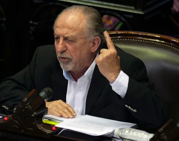 RadioDelPlata's tweet photo. [#AHORA] 📣 El Diputado Nacional por el Frente de Todos, @HugoYasky, con @marcoscittadini en #LaTardeDeDelPlata: "El aporte de las grandes fortunas es solidario y justo. A los que van a pagar no les cambia la vida, pero al común de la gente si" https://t.co/3hShw7ti7W