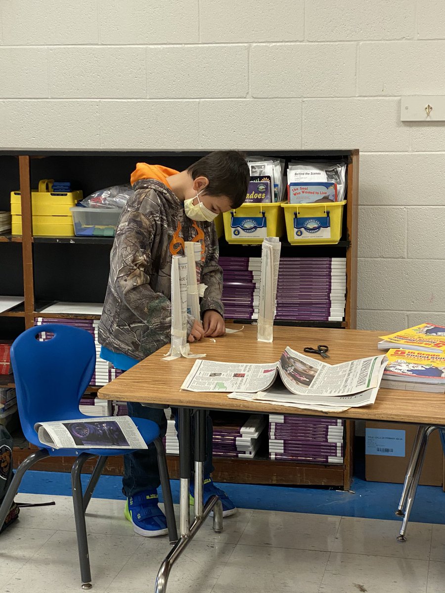 HaysStem's tweet photo. #5thgradeSTARS Building a #Thanksgivingtable strong enough to hold a feast! #engineeringprocess #havefunlearning #FCPSSTEM @OESrockSTARS https://t.co/c6foEWwNeU