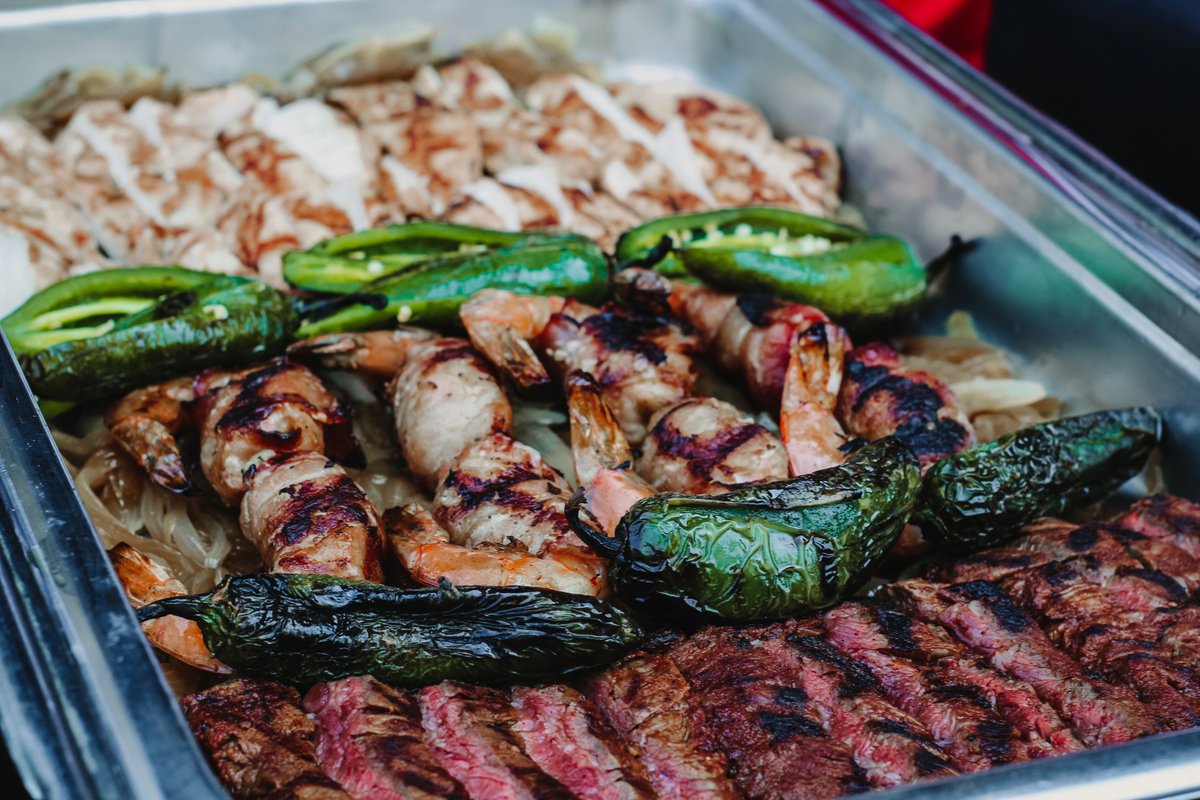 MiDiaFrmScratch's tweet photo. Our variety of mouthwatering entrees and colorful food displays, coupled with a range of Tex-Mex, Santa Fe and Mexico City flavors will add a unique flair to your special occasion 🌶️ For all of your catering needs, give us a call at 817.421.4277. #DFWCatering #MiDiaFromScratch https://t.co/ApFNG7M9OM