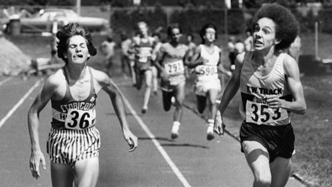 1/ Born to parents of Jamaican & English descent, Gladwell grew up in Ontario, Canada.His love of running began in high school, where he competed in the 800 and 1500. He even had a rivalry with professional runner Dave Reid.His early success earned him a national ranking.