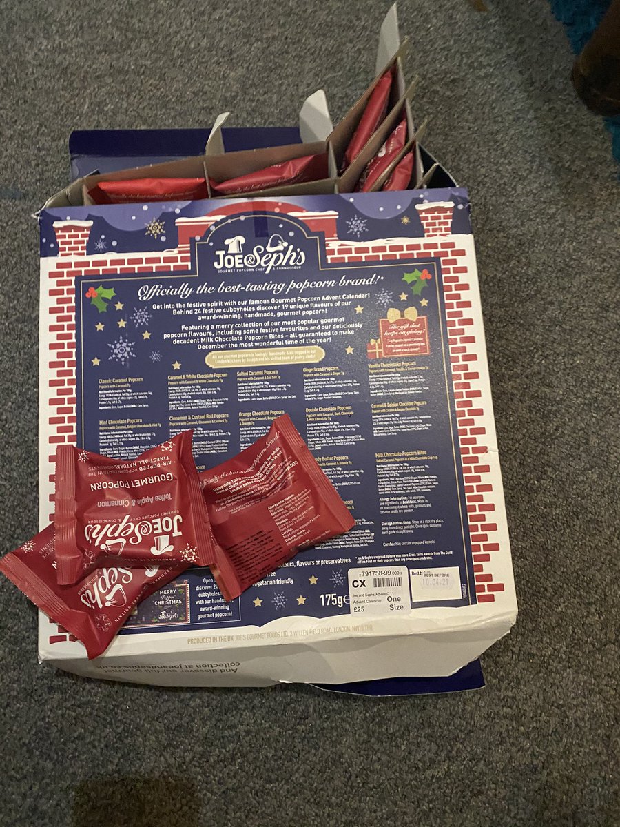 TaliaSissons's tweet photo. @houseoffraser @Hermesparcels This £25 advent calendar has turned up completely ruined, how would I get a refund as I cannot gift this in such a state? Very disappointed. https://t.co/Byk1Dbqhmq