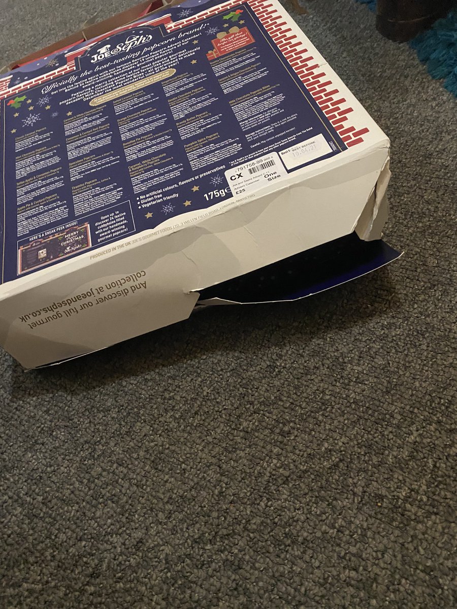 TaliaSissons's tweet photo. @houseoffraser @Hermesparcels This £25 advent calendar has turned up completely ruined, how would I get a refund as I cannot gift this in such a state? Very disappointed. https://t.co/Byk1Dbqhmq