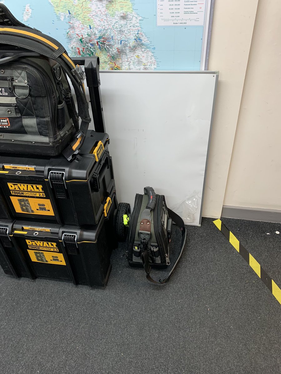 LKElectrical2's tweet photo. All of it gone😢 is love to spend five minutes alone with the people that stole these😡😡 https://t.co/TLhSUIxvEf