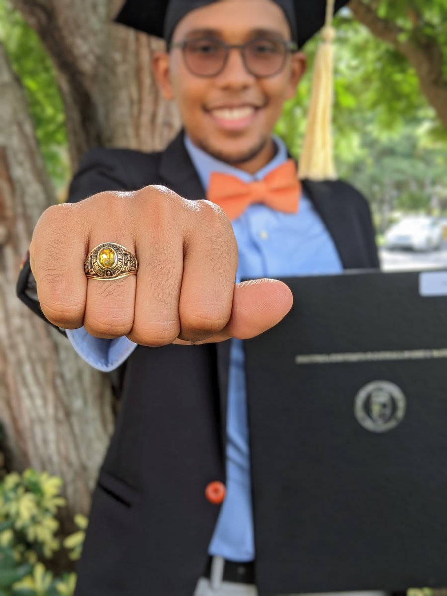 RobinJrFerreras's tweet photo. Dr. Ferreras Inoa. 🎓👨🏾‍⚕️ https://t.co/DWg3Nk9GyA