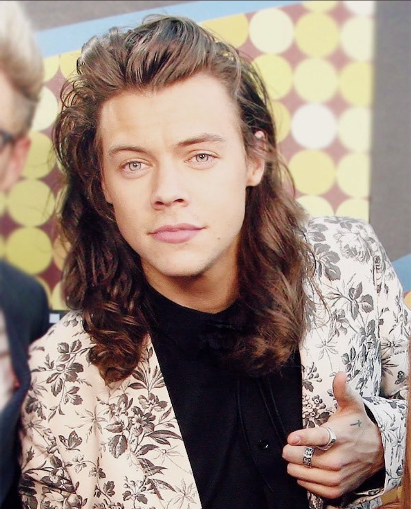 May Harry & Louis always be treated with kindness. TPWK. A larry threadMaybe we can find a place to feel goodAnd we can treat people with kindnessFind a place to feel good I've got a good feelingI'm just takin' it all inFloating up and dreamin'Droppin' into the deep end