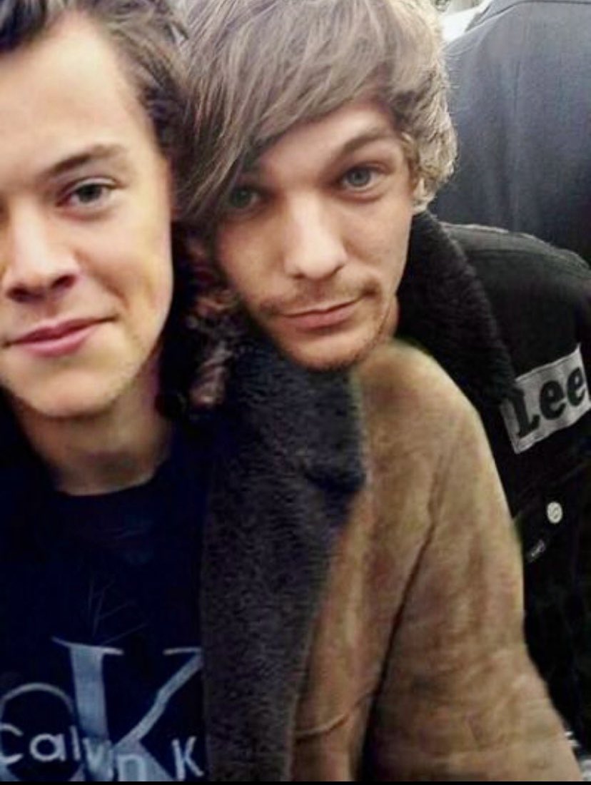 May Harry & Louis always be treated with kindness. TPWK. A larry threadMaybe we can find a place to feel goodAnd we can treat people with kindnessFind a place to feel good I've got a good feelingI'm just takin' it all inFloating up and dreamin'Droppin' into the deep end